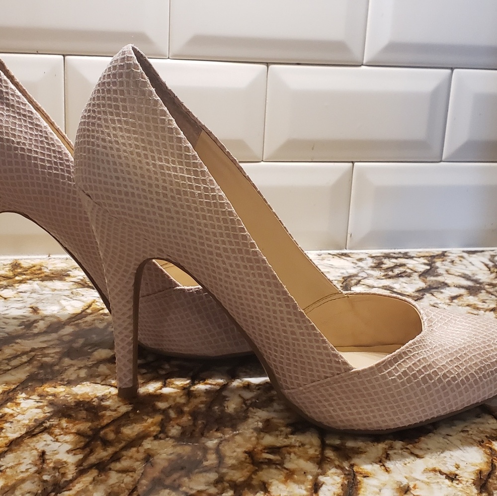 Guess Blush Pumps Size 11